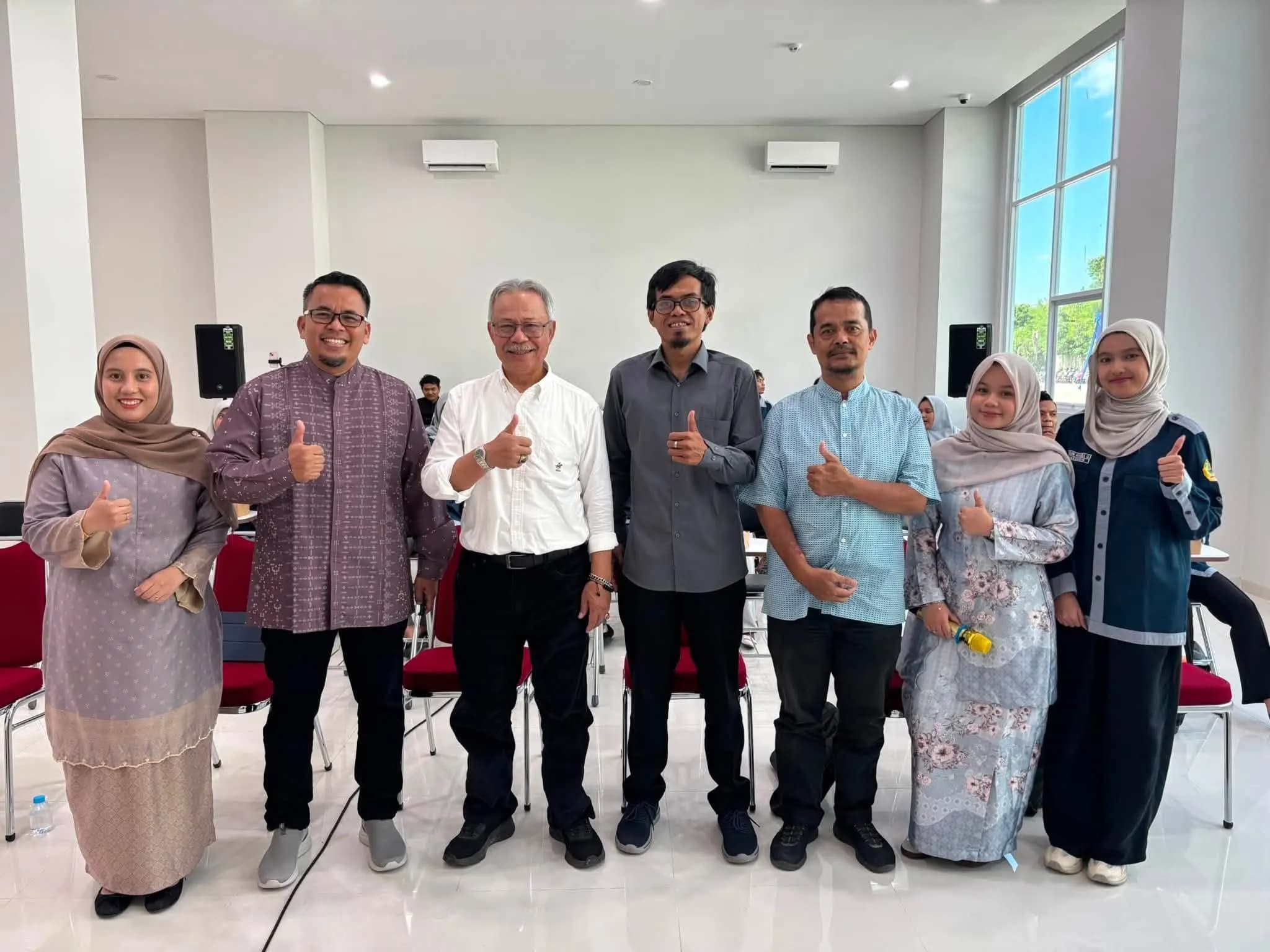 Kolaborasi Teknologi dan Kesehatan: Dosen Sistem Informasi UHT Pekanbaru Kupas AI dan Smart Hospital di salah satu Universitas Kesehatan di Pekanbaru