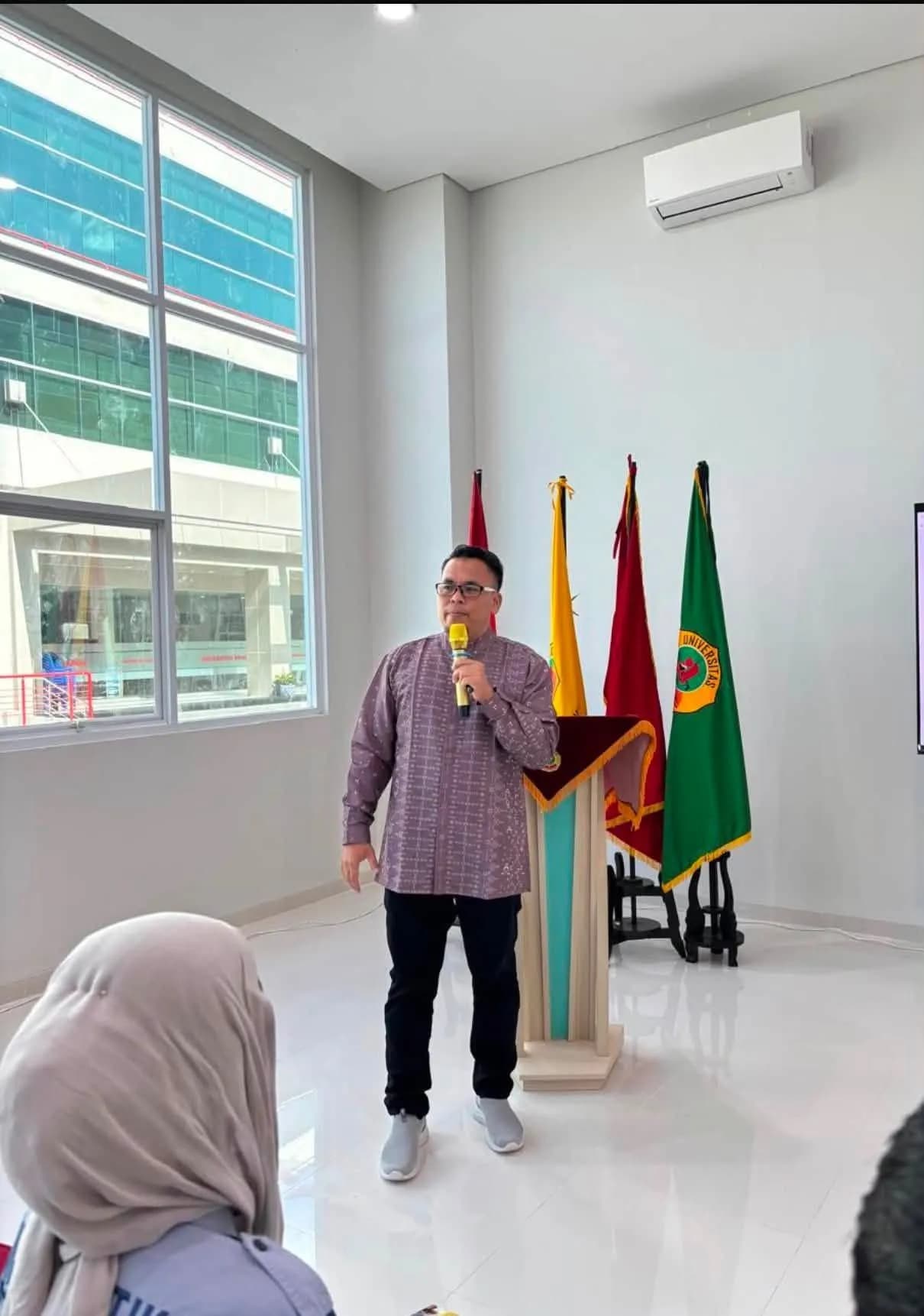 Kolaborasi Teknologi dan Kesehatan: Dosen Sistem Informasi UHT Pekanbaru Kupas AI dan Smart Hospital di salah satu Universitas Kesehatan di Pekanbaru